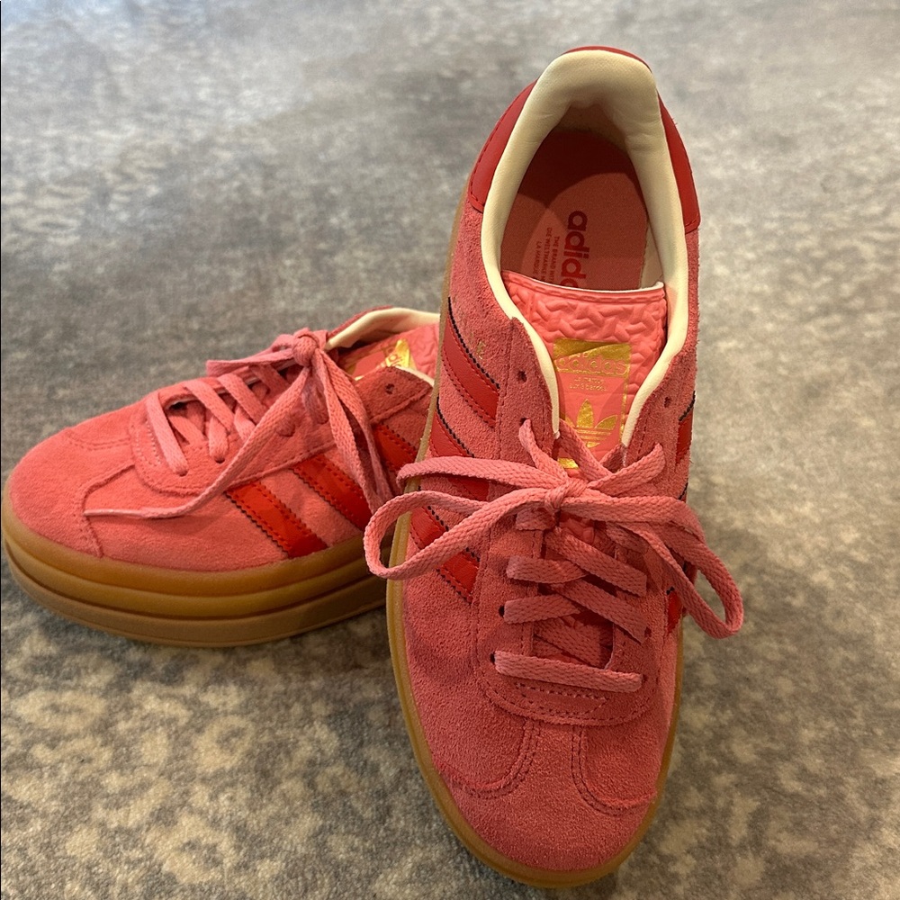 adidas kids Pink gazelle Suede Sneakers with Red Stripes and Gum Sole size 4 - Picture 9 of 10
